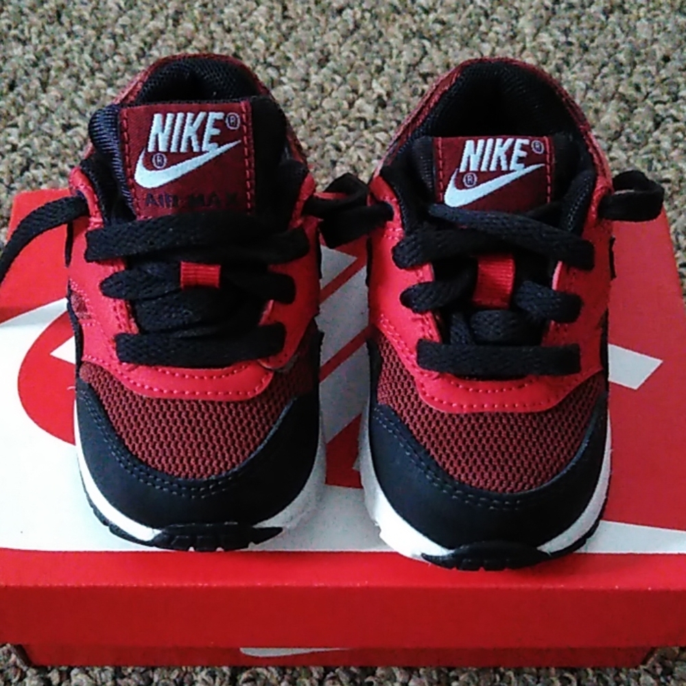 Toddler Nike sneakers 3c barely worn